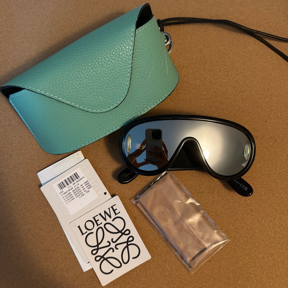 Loewe LW40108I Oversized Mask Sunglasses – Black/Silver Mirror – Worn Once